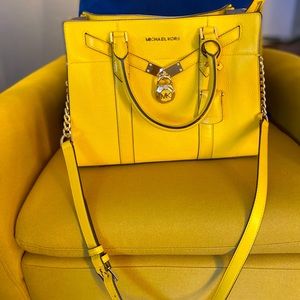 MK bag perfect for summer, you can mix and match and have fun dressing it up!